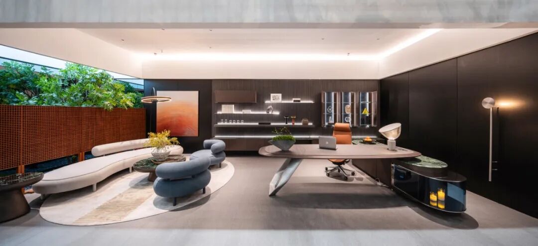 Executive office with the E2 Elite desk as the centerpiece